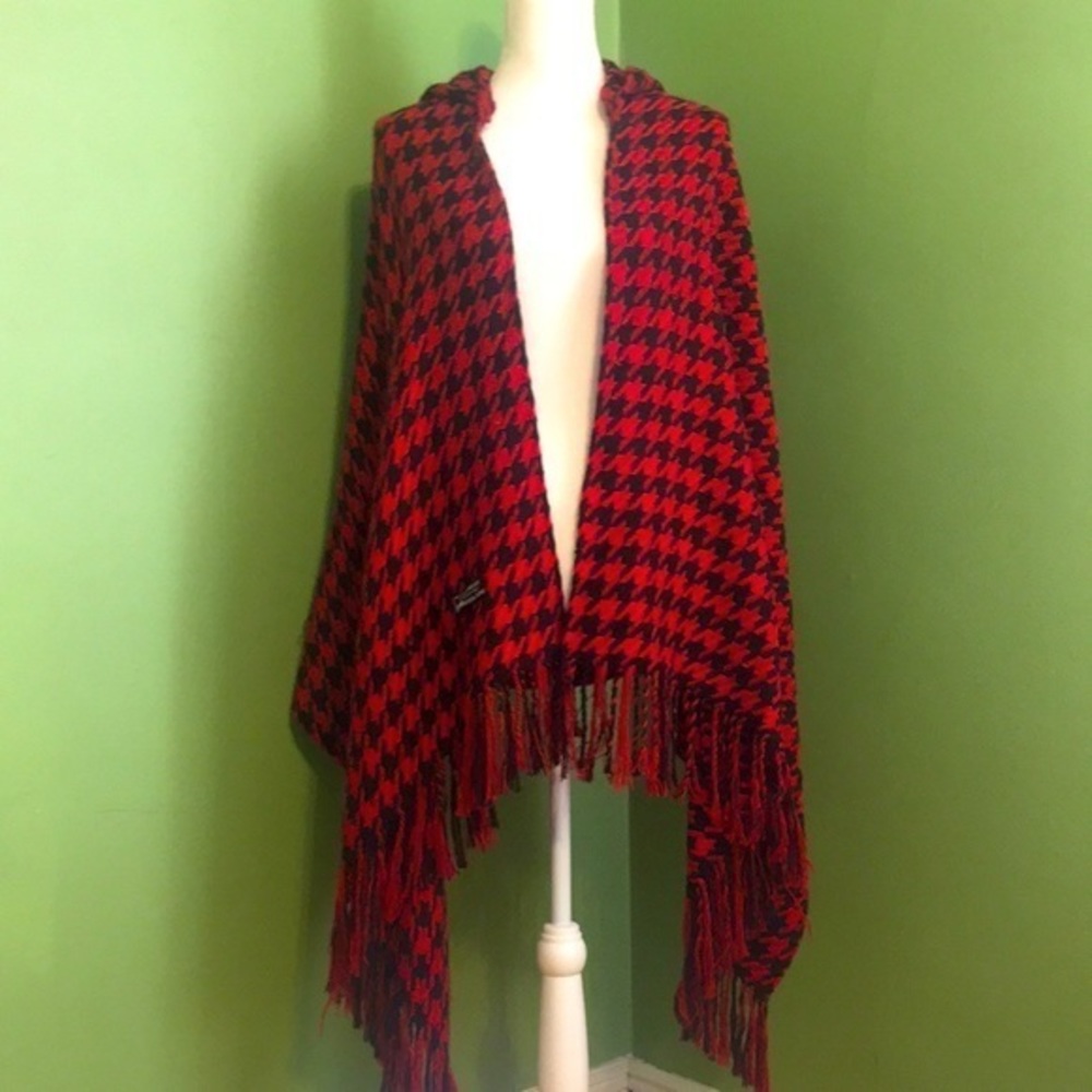 Red/black houndstooth‎ shawl with hood and fringe